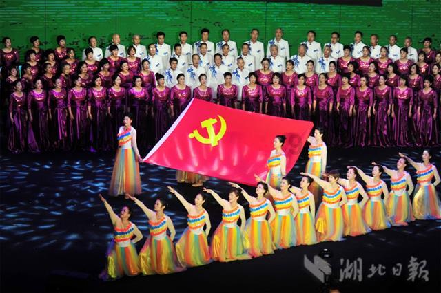 周星驰跨界拍短剧:易小星监制一线女星参演