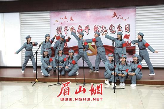 从15岁就自闭在这个房子里一个人， 人生索然无味没有希望 不应该活到现在 想死又不甘心游戏画面